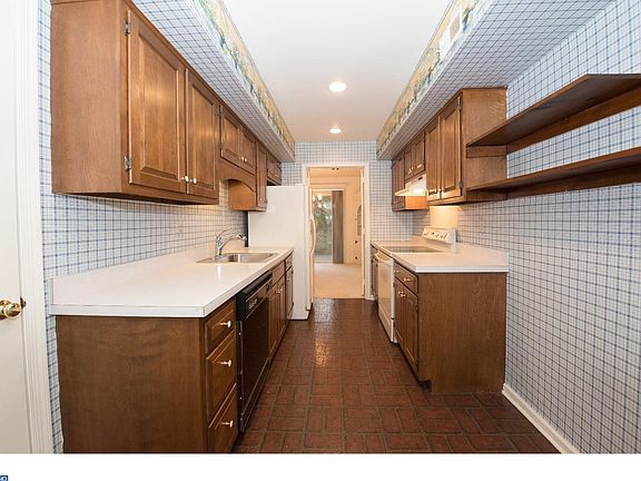 5th image of 578 Foxwood Ln