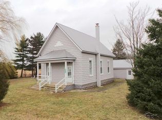 6004 Peet Rd, Chesaning, MI 48616