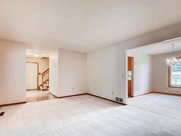 2nd image of 1060 Silverwood Alcove