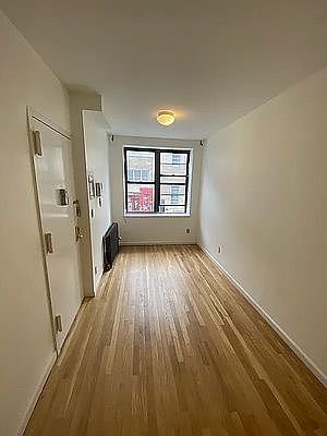 1st image of 39 Saint Marks Pl APT 1
