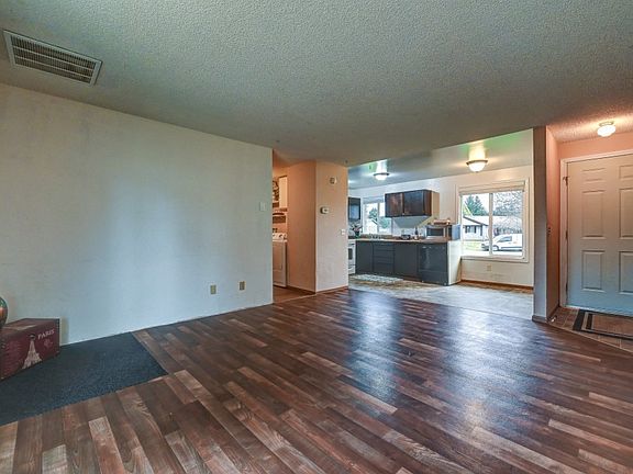 4th image of 8422 61st Dr NE
