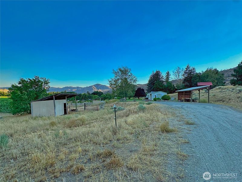 3rd image of 9 Sunrise Heights Road