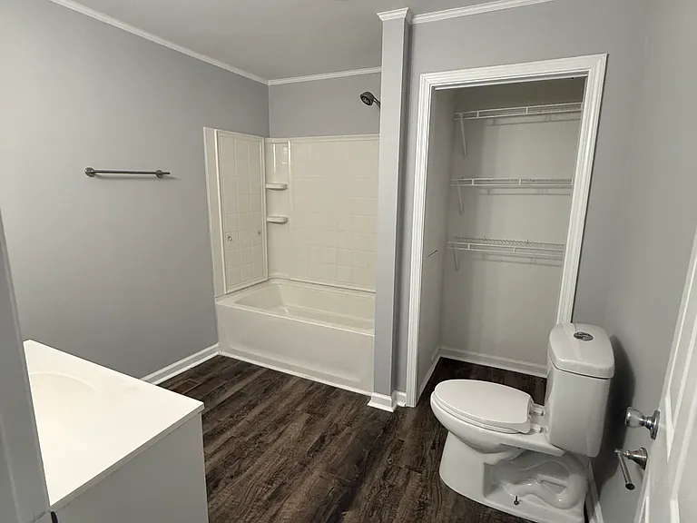 606 E Maple Ave — Photo 17