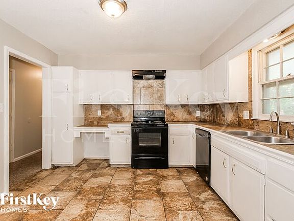4th image of 12816 Crystal Ave