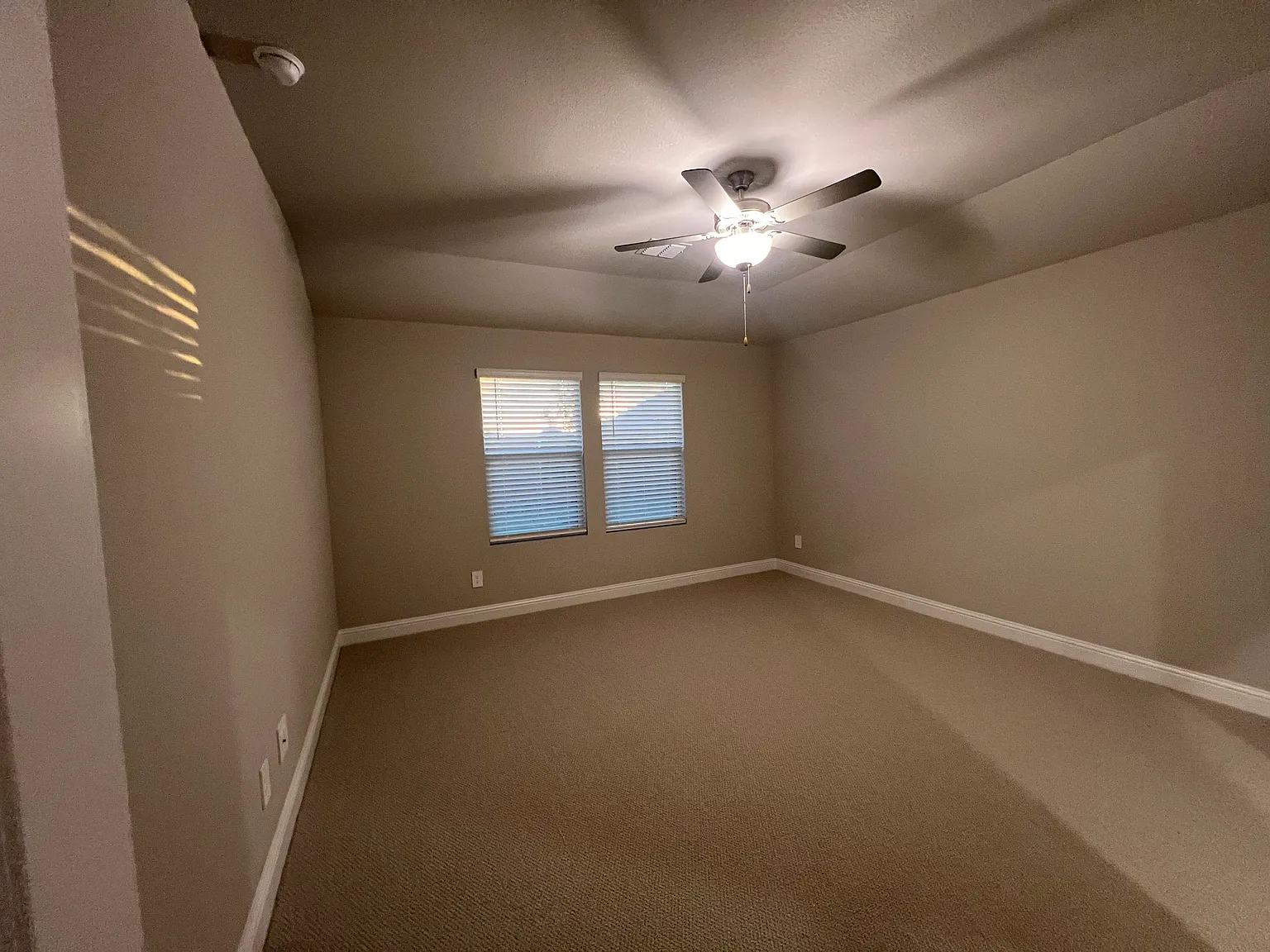 4 bed, 2260 sqft, $2,550 — Photo 2