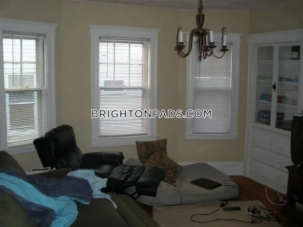 18 Hunnewell Ave #2A, Brighton, MA 02135