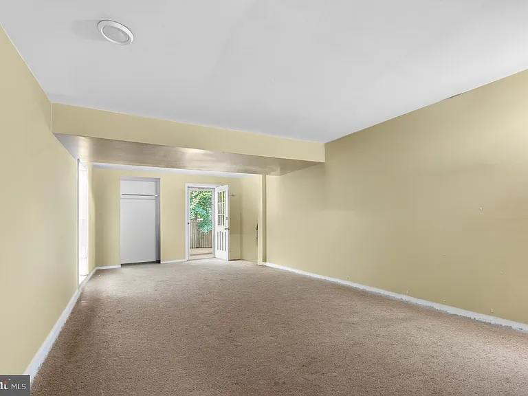 8815 Newport Ct — Photo 28