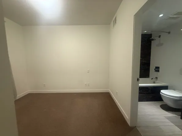 1516 Atlas Ln #302, Vancouver, BC V6P 0E1