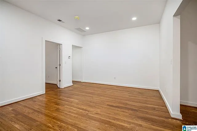 2116 Clarendon Ave — Photo 11