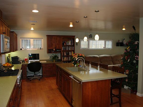 5th image of 3913 Camellia Ln