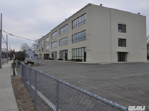 2nd image of 1096 Woodfield Rd