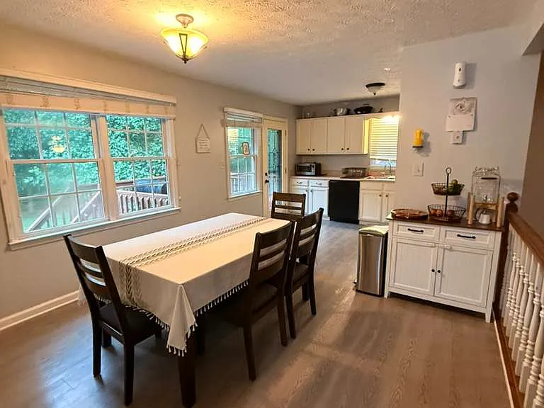 Stewart Dr — Photo 18
