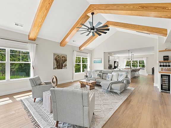 3rd image of 278 Rivers Edge Dr.