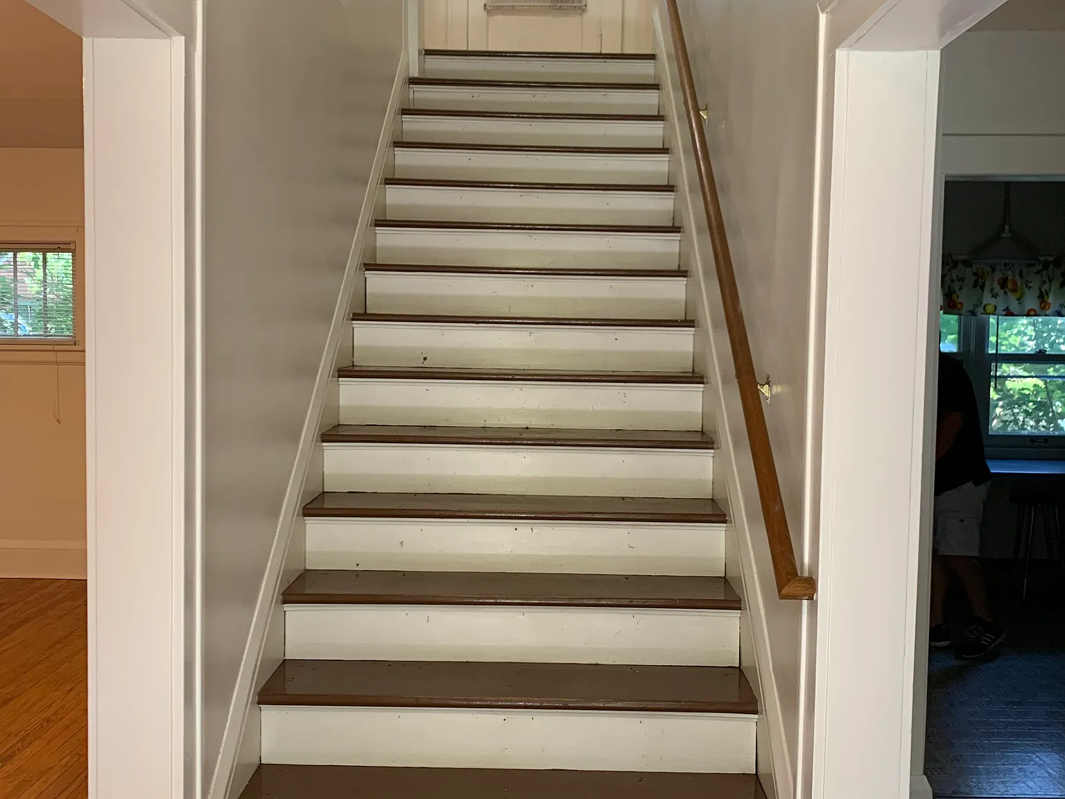 4 bed, $2,400 — Photo 2