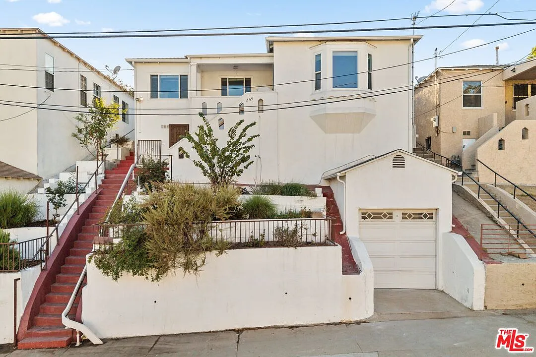 3 bed, 2.0 bath, 1120 sqft, $3,995 — Photo 1