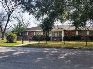 913 Jefferson Ave, Seguin, TX 78155