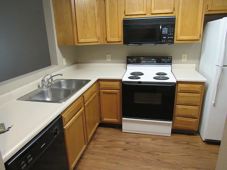 743-749 N Franklin St #1 — Photo 6