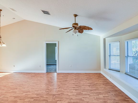 3rd image of 2402 Sweetwater Blvd