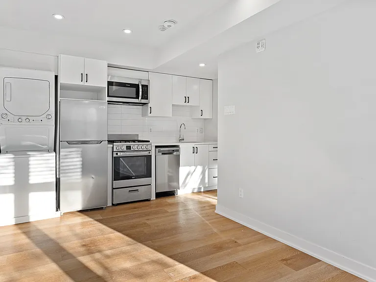 689 Churchill Ave N #204 — Photo 10