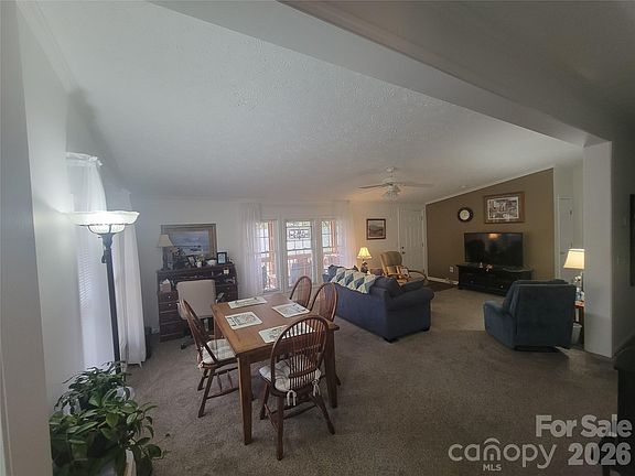 5th image of 131 Dahlia Ln