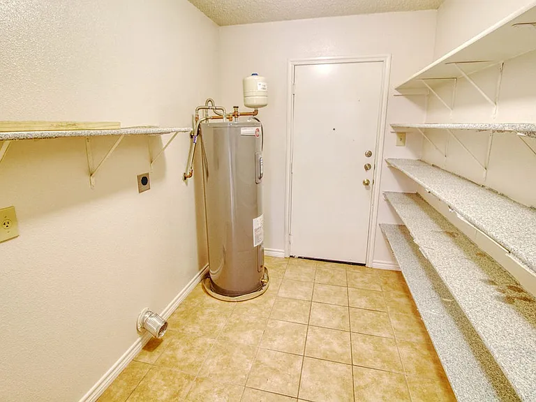 13911 Edge Point Dr — Photo 11