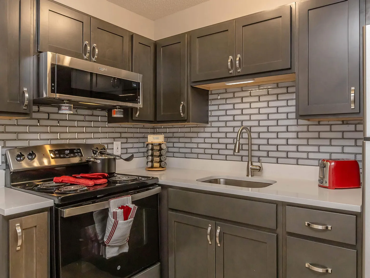 Sunrise Apartments — Photo 3