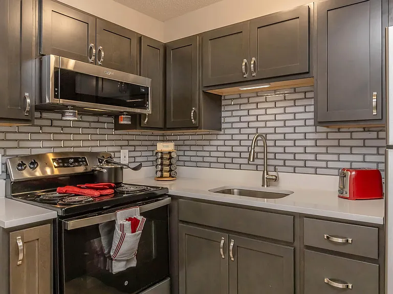 Sunrise Apartments — Photo 3
