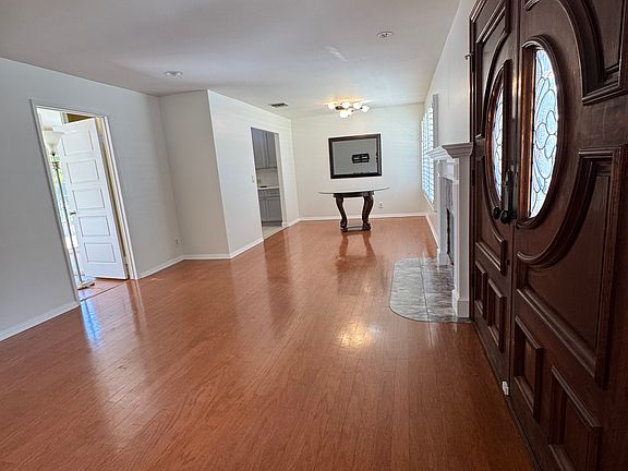 5th image of 22936 Gault St