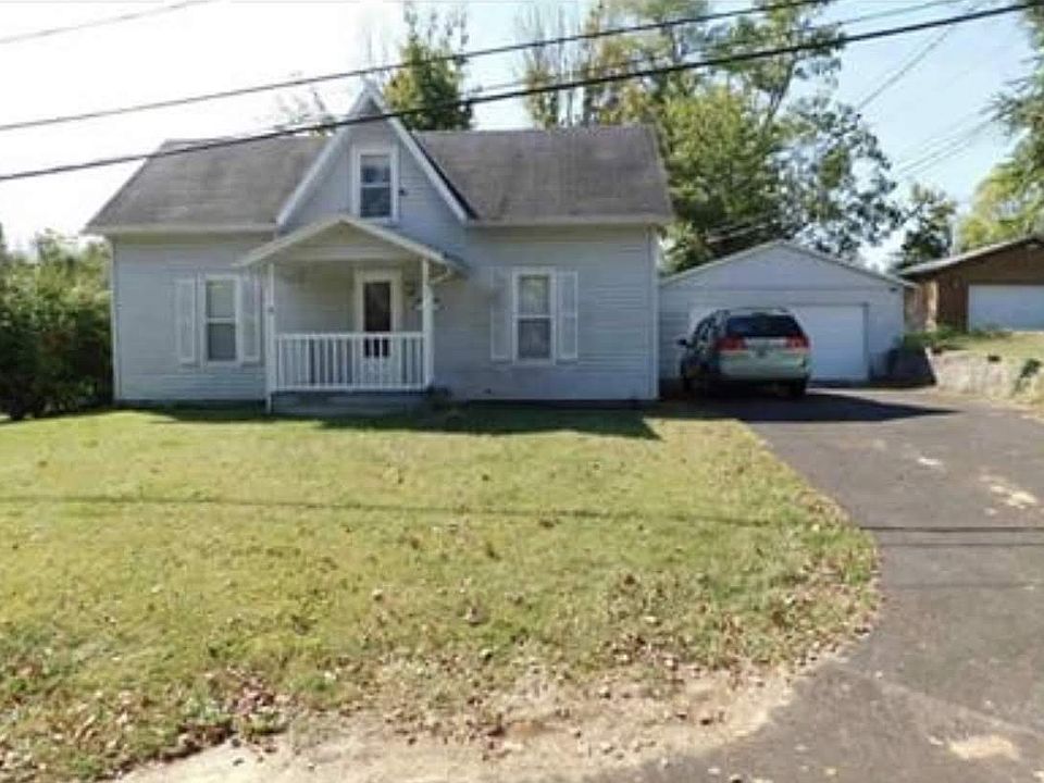 1st image of 221 W Oak St