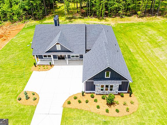 4th image of 134 Woodford Dr