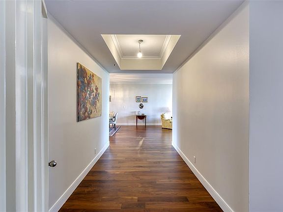 3rd image of 121 N Post Oak Ln APT 605