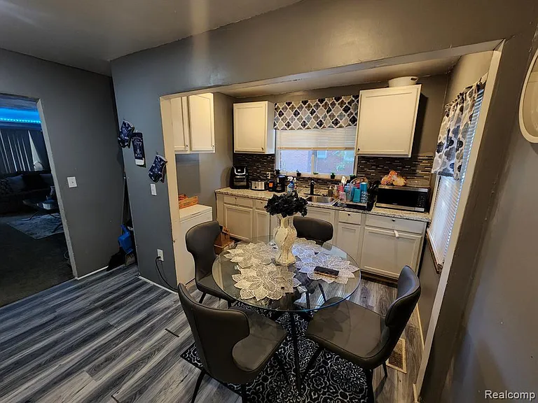 5205 Hereford St — Photo 6