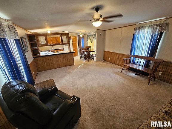 5th image of 326 Acorn Dr