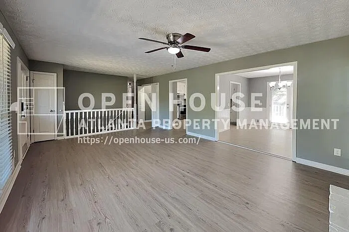 3 bed, 2.0 bath, 1456 sqft, $2,050 — Photo 3
