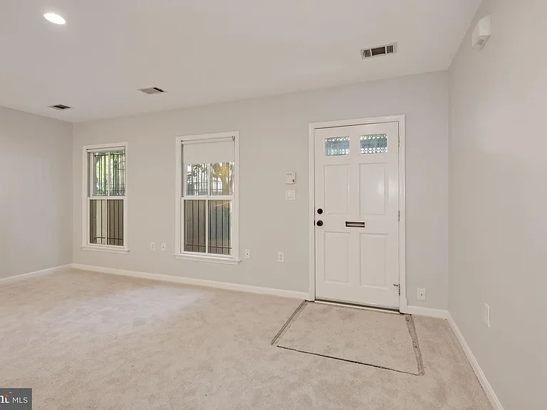 648 C St NE #1 — Photo 4