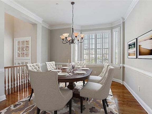 3rd image of 425 Creekview Trl SE