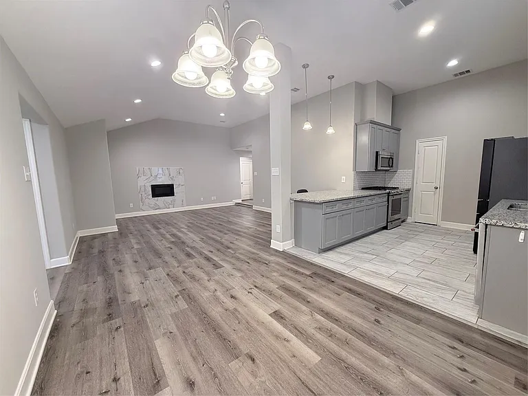 802 Sundance Valley Dr — Photo 2
