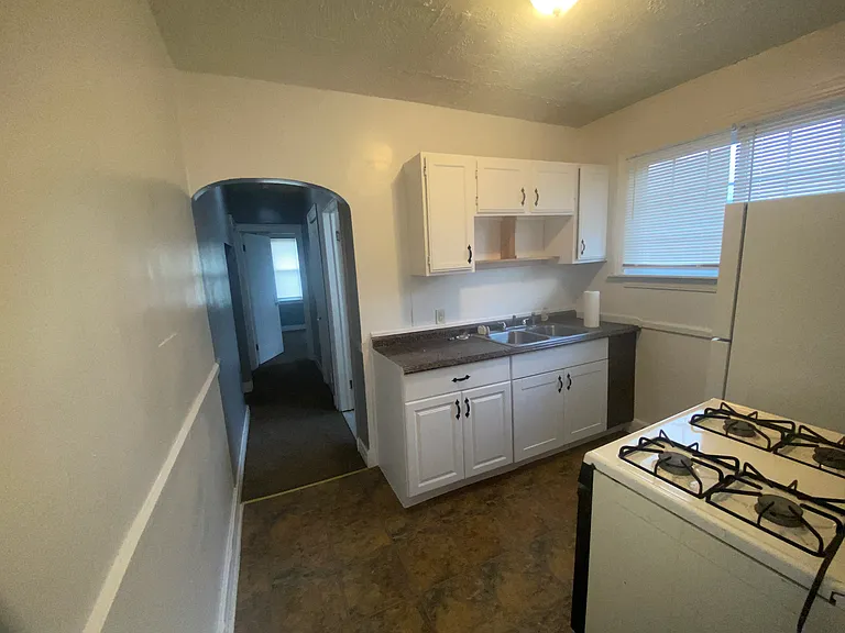 3831 Waverly St — Photo 3