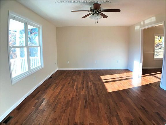 3rd image of 1800 Oakwood Dr