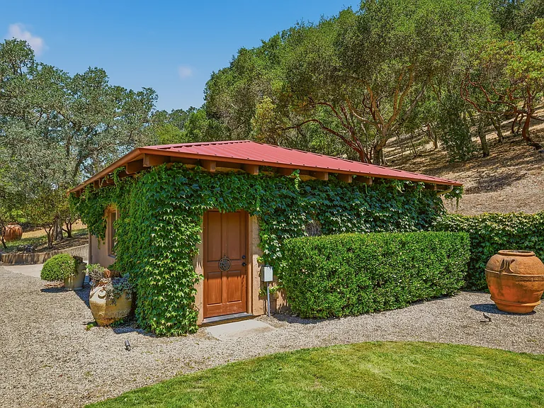 2491 Spring Mountain Rd — Photo 5