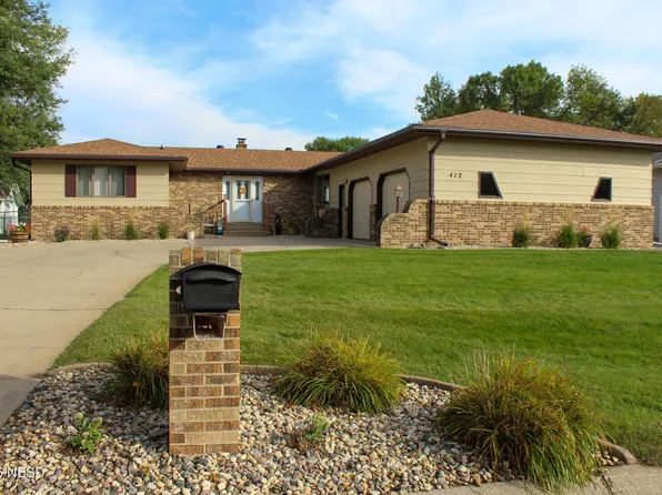 412 16th St NE, Watertown, SD 57201