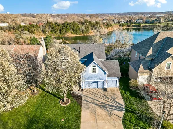 5545 Theden St, Shawnee, KS 66218