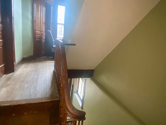 5th image of 2365 Victor St #2
