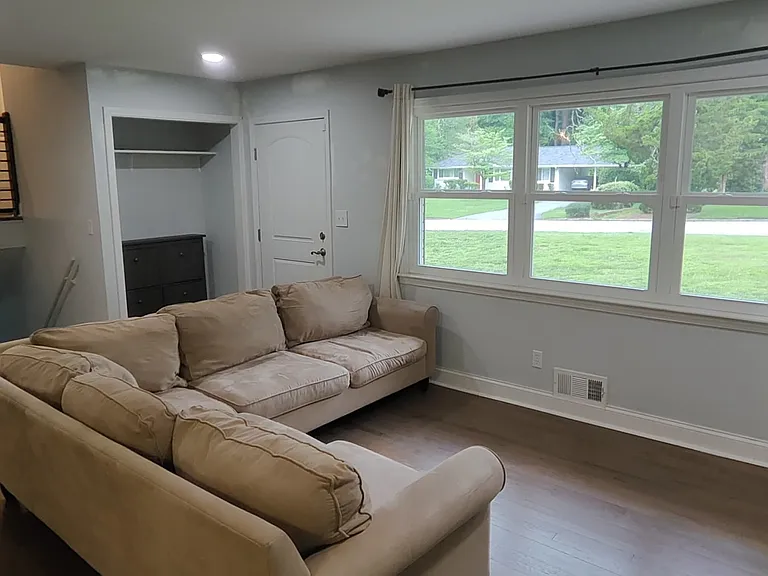 2752 Arrowood Dr #UPSTAIRS — Photo 2