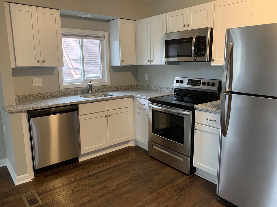 1st image of 2221 1st St #2