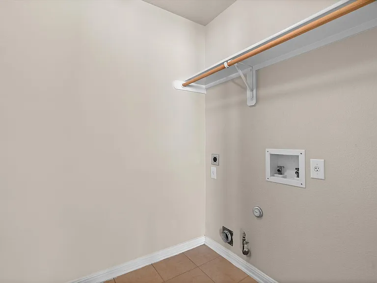 1322 Tumbling River Dr — Photo 22