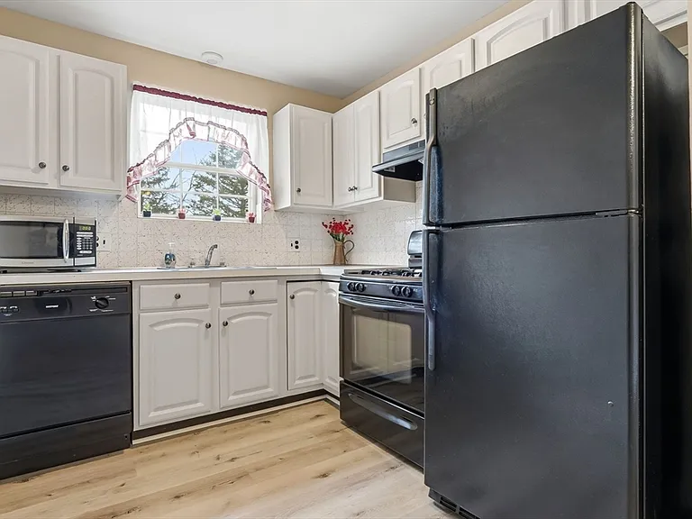 6 Venice St #B6 — Photo 7