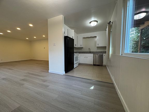 3rd image of 4059 Allendale Ave #5