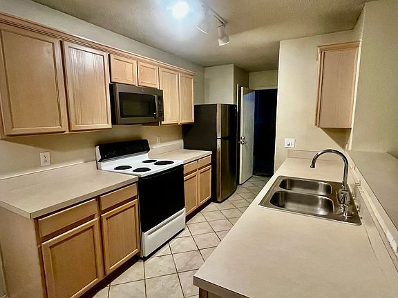 2nd image of 2228 Tailburton Ct