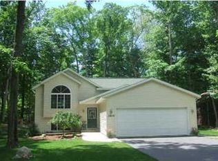 5878 Lakeshore Dr, Newaygo, MI 49337